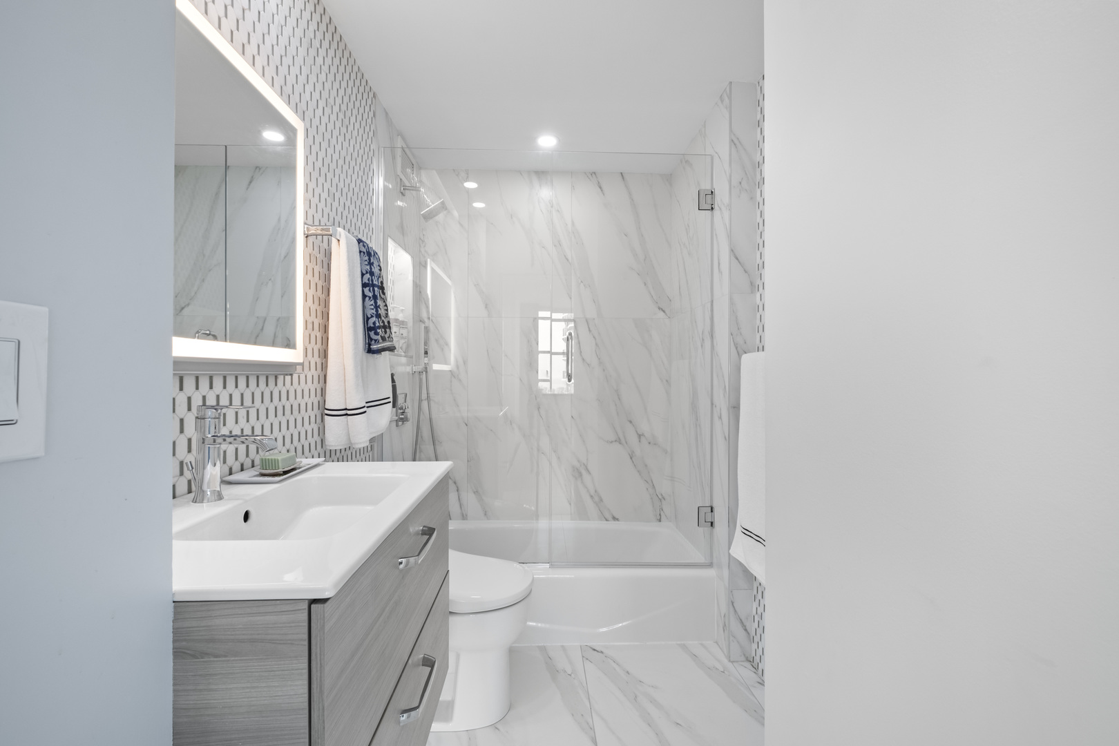 1000 N Lake Shore Drive #1808, Chicago, IL 60611