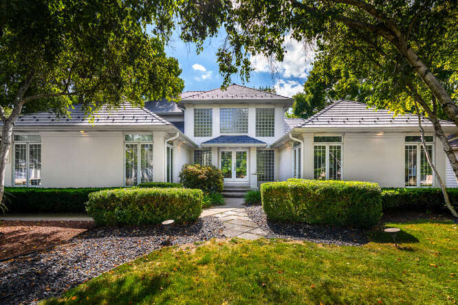 2255 Palmer Circle, Naperville, IL 60564