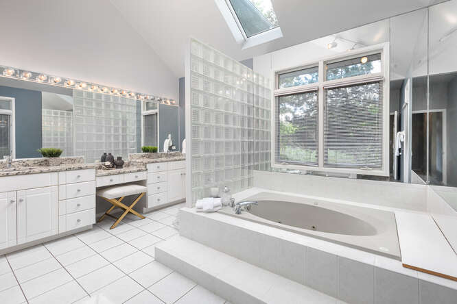 2255 Palmer Circle, Naperville, IL 60564