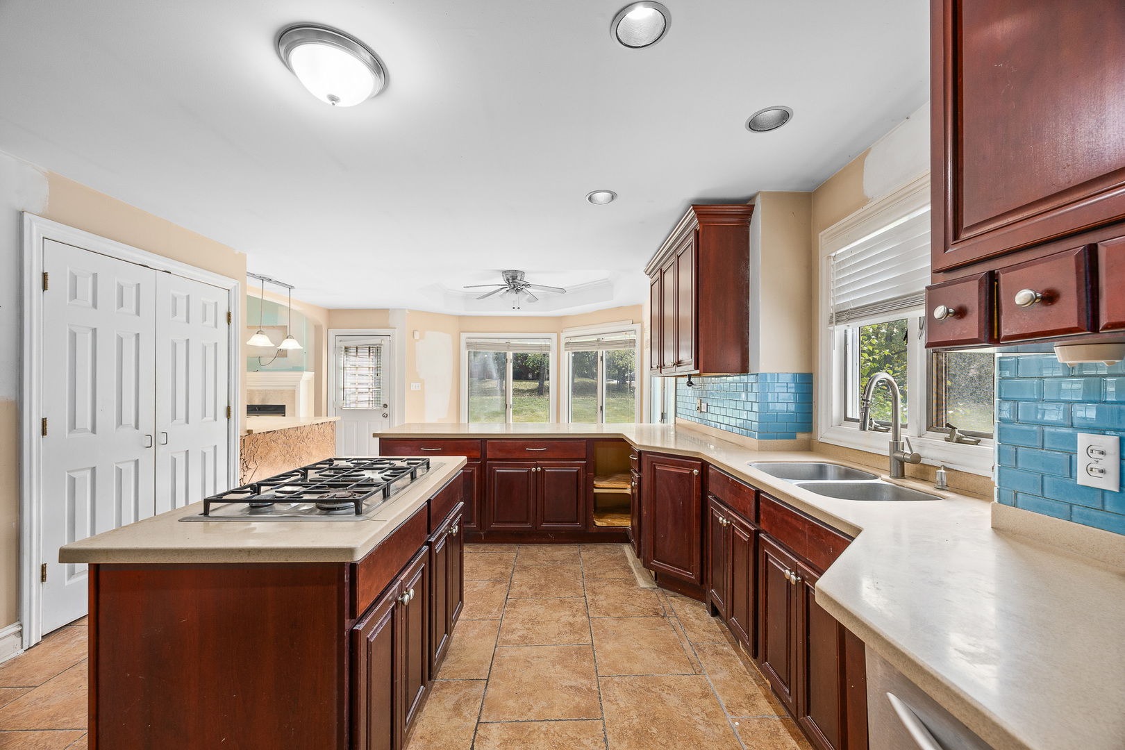 24219 S Lakeside Trail, Crete, IL 60417