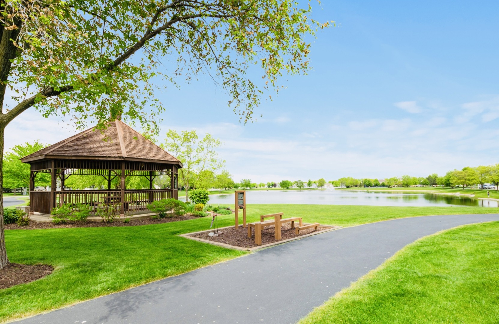 21546 Victory Lake Way, Crest Hill, IL 60403