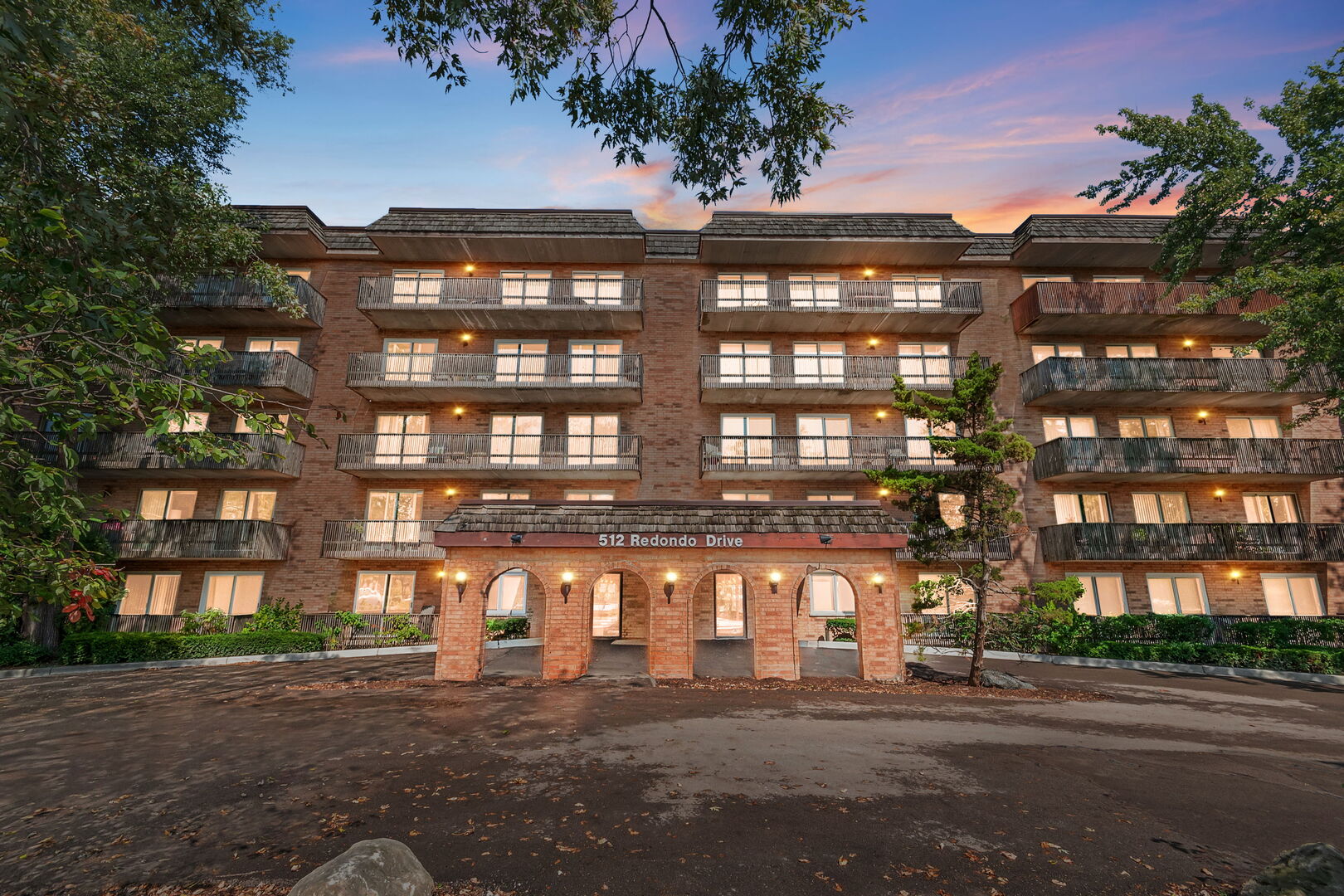 512 Redondo Drive #512, Downers Grove, IL 60516