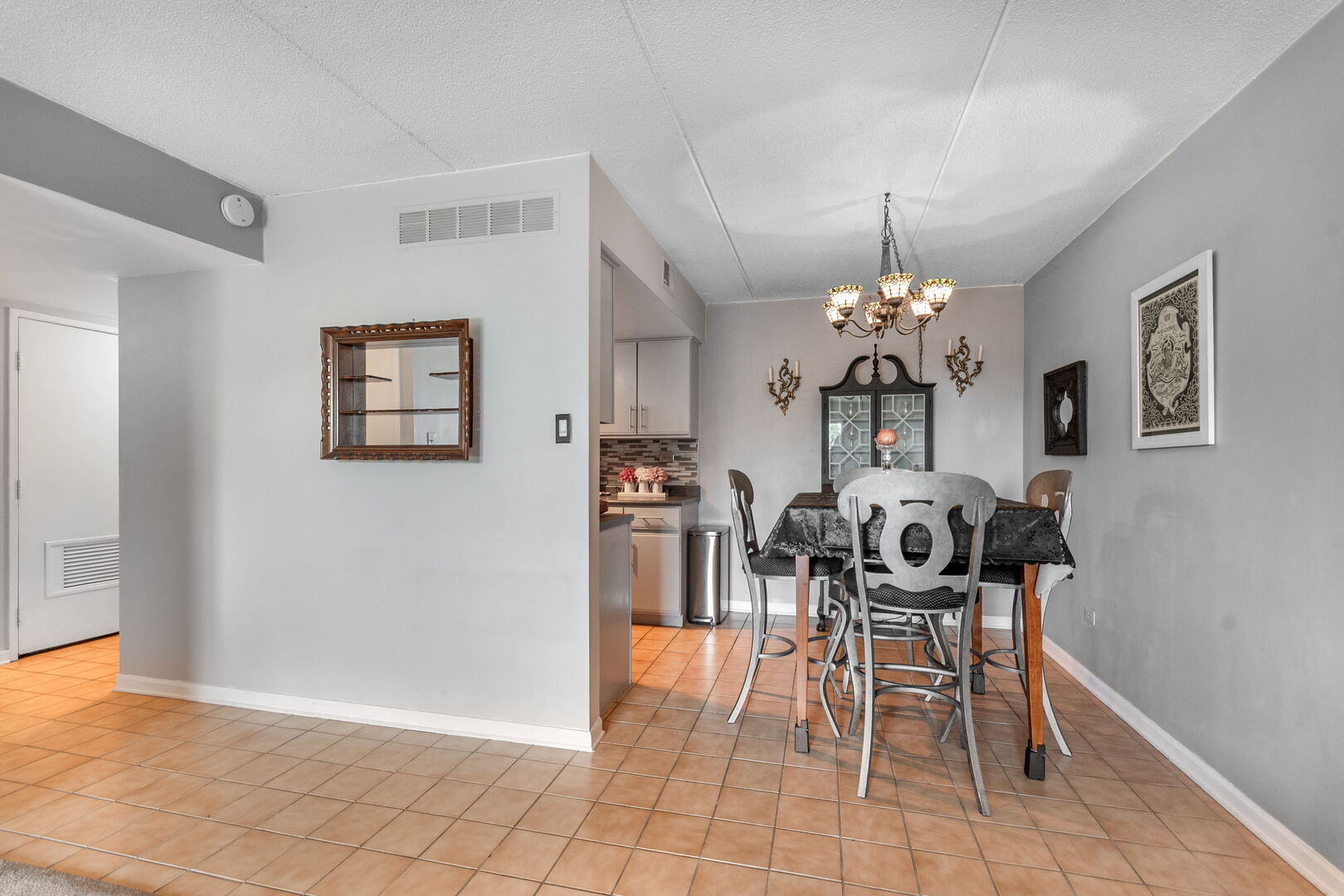 512 Redondo Drive #512, Downers Grove, IL 60516
