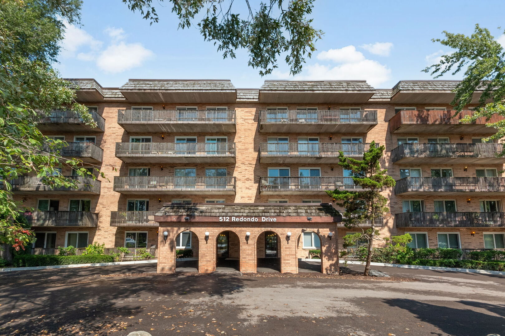 512 Redondo Drive #512, Downers Grove, IL 60516