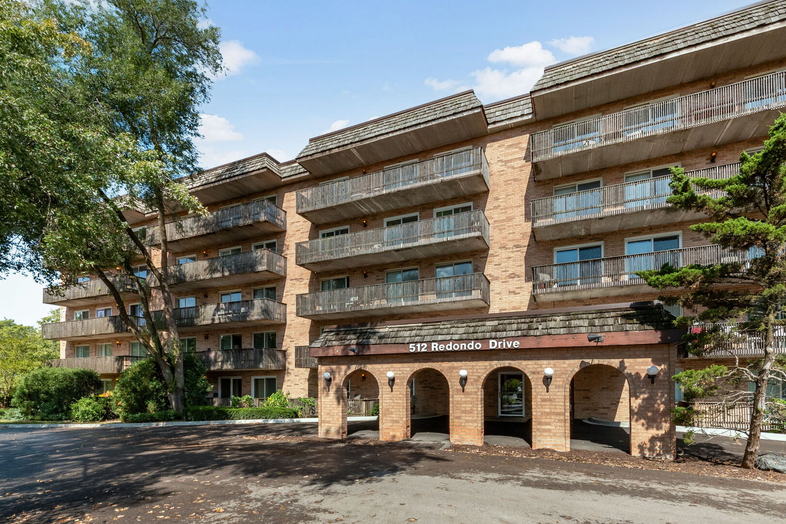 512 Redondo Drive #512, Downers Grove, IL 60516