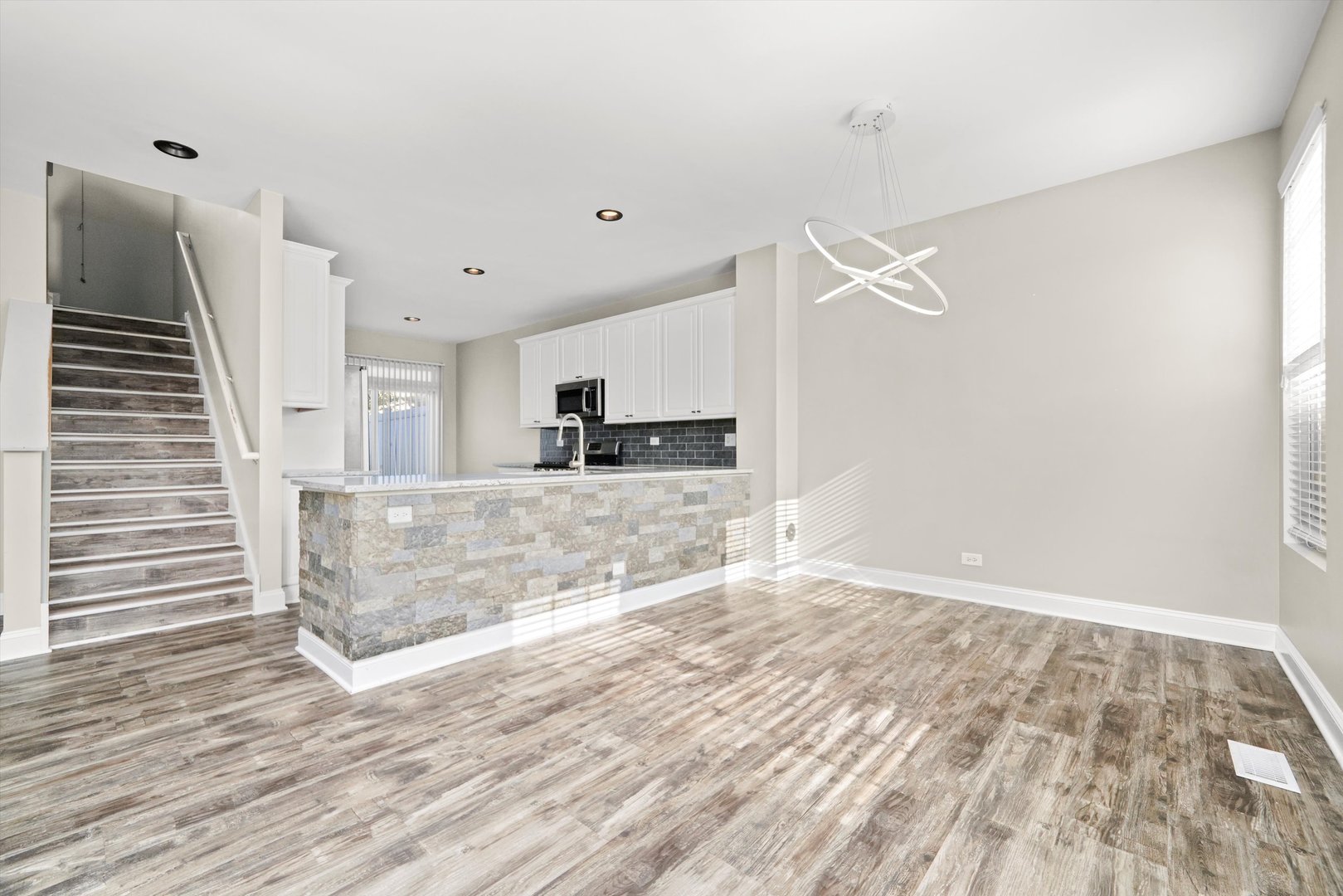 533 CANNONBALL Drive, Grayslake, IL 60030