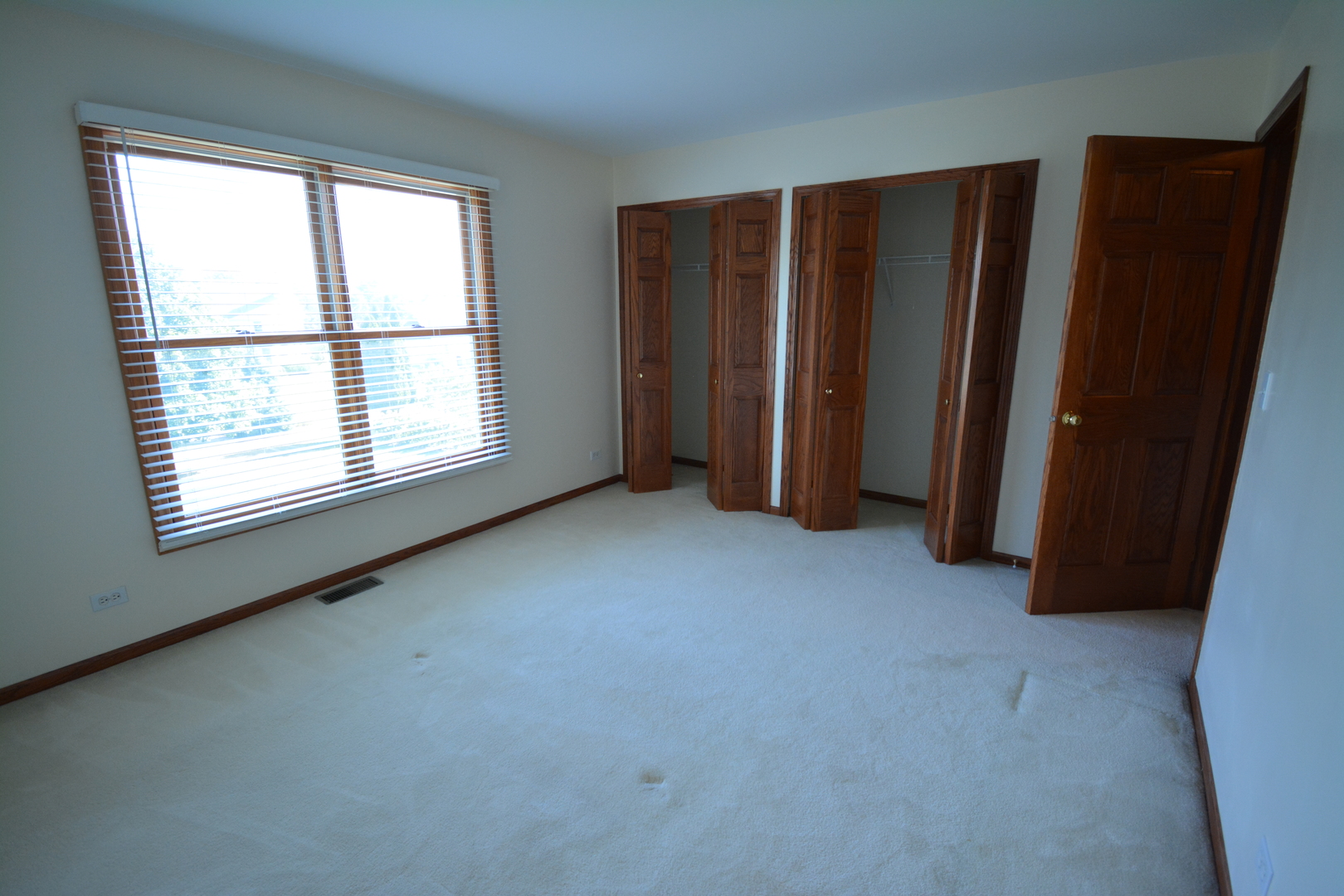 1475 Falcon Lane, Hoffman Estates, IL 60192