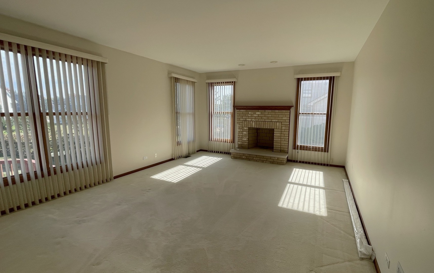 1475 Falcon Lane, Hoffman Estates, IL 60192