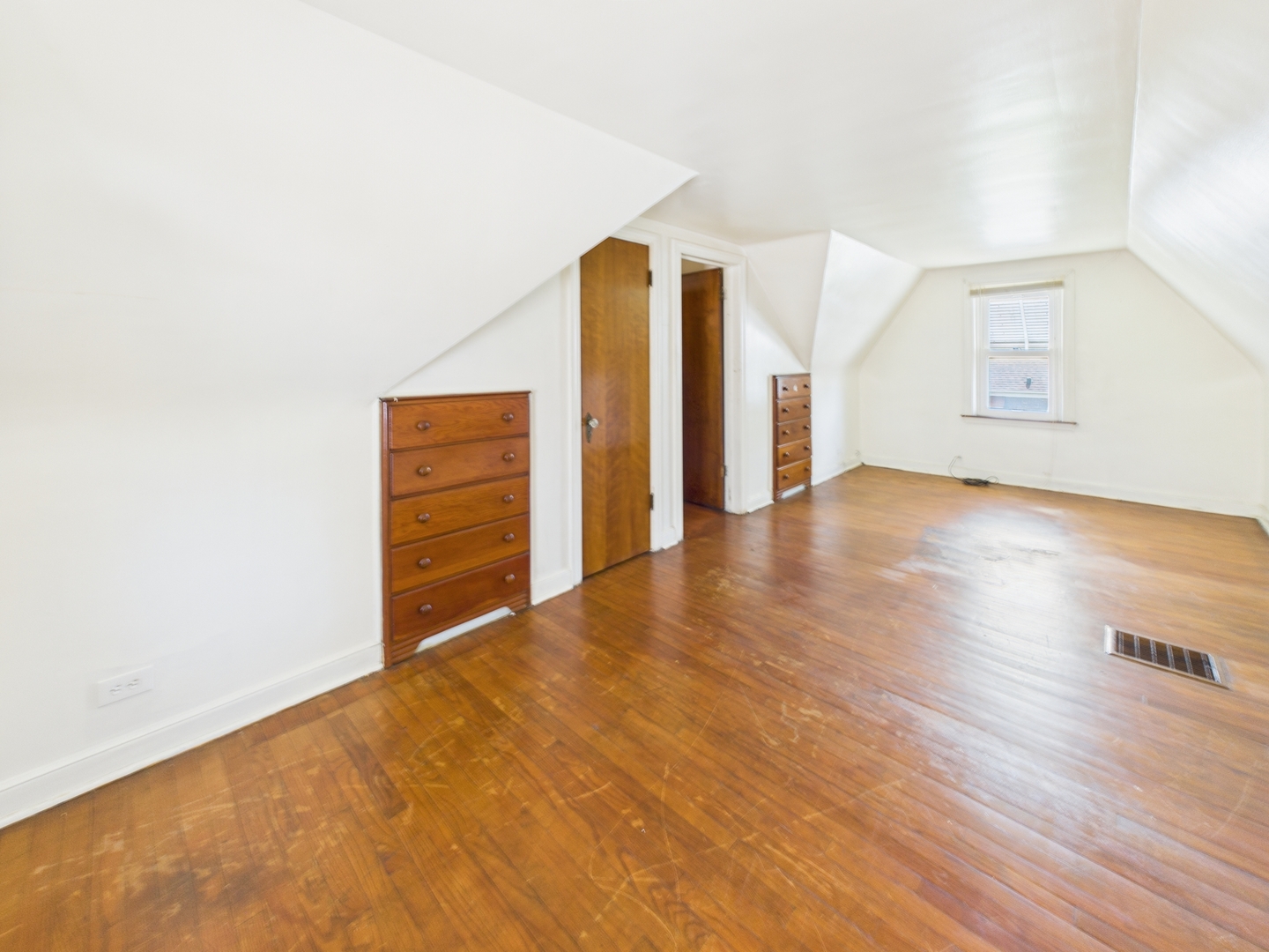 10231 S Prairie Avenue, Chicago, IL 60628