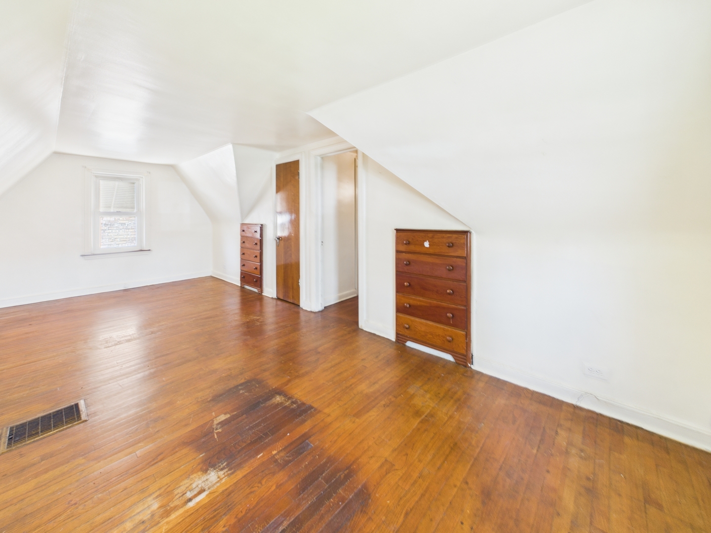 10231 S Prairie Avenue, Chicago, IL 60628