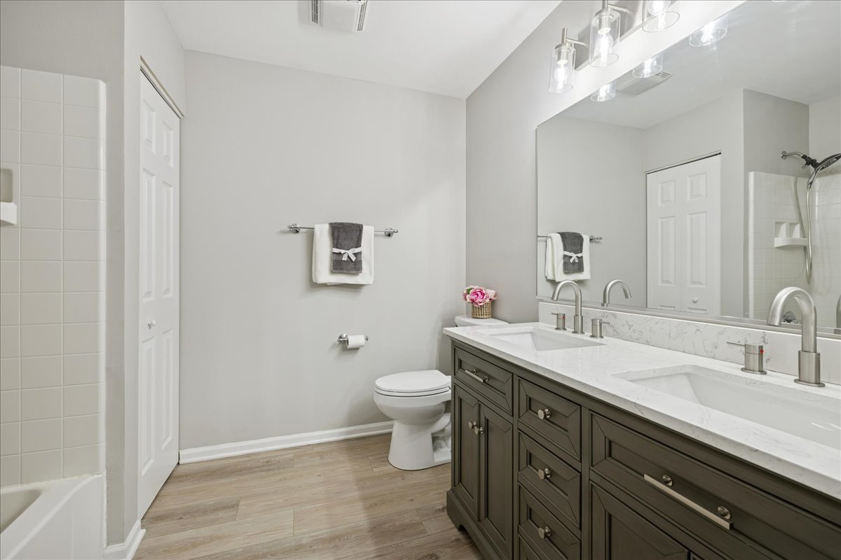 1403 Meadowsedge Lane #1403, Carpentersville, IL 60110