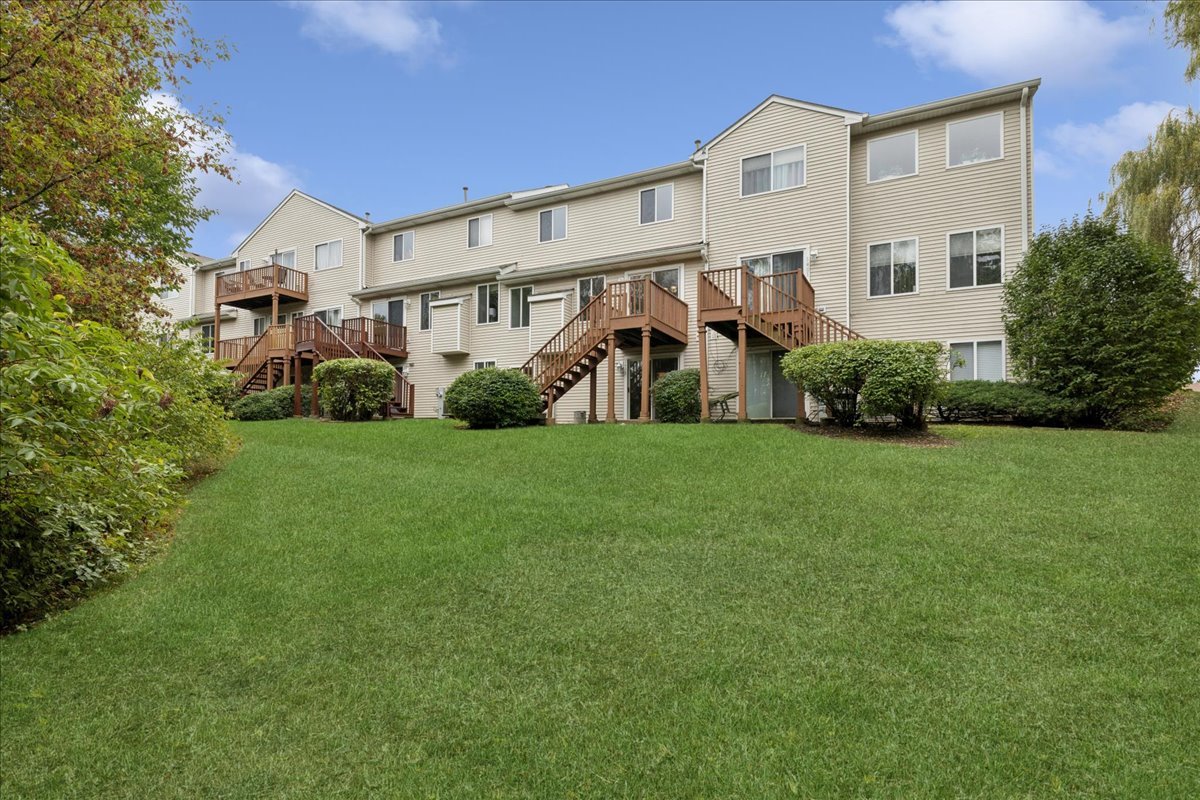 1403 Meadowsedge Lane #1403, Carpentersville, IL 60110