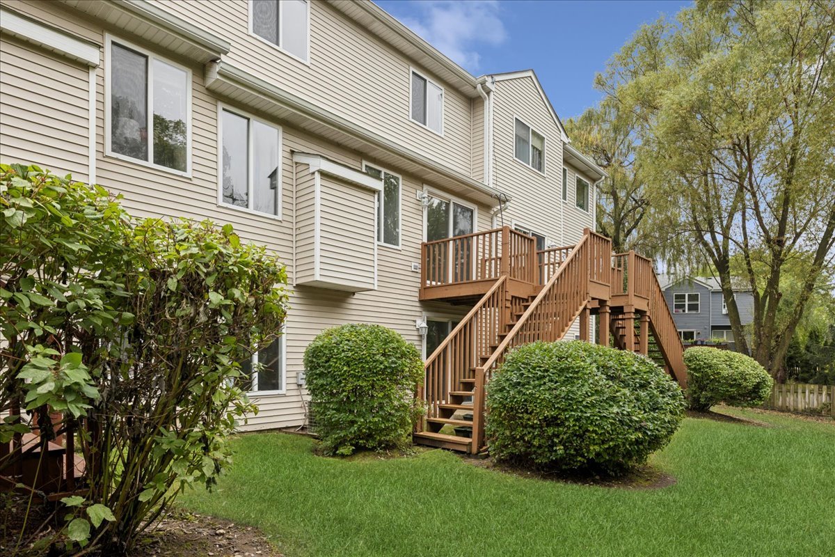 1403 Meadowsedge Lane #1403, Carpentersville, IL 60110