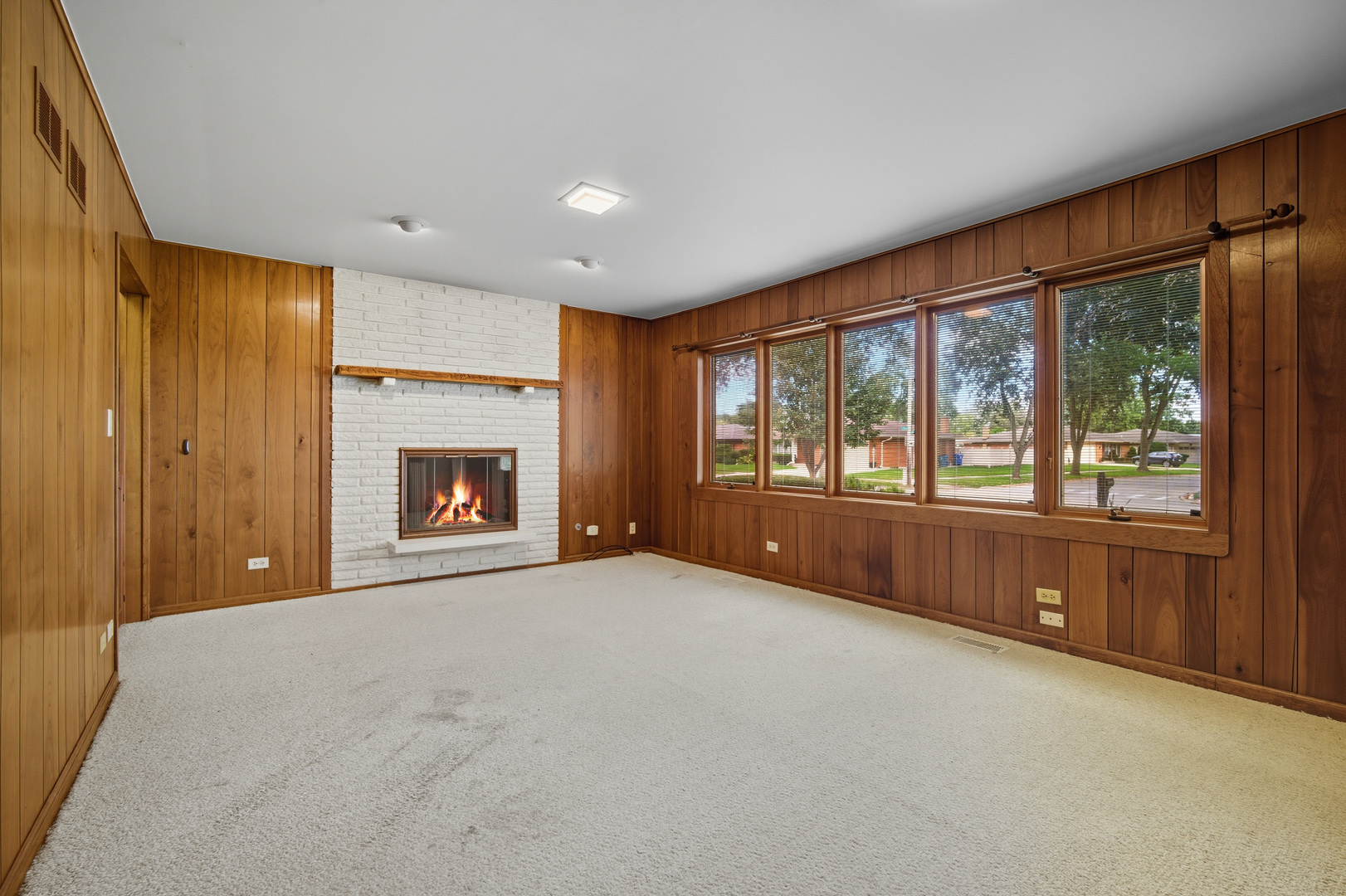 1811 E Maya Lane, Mount Prospect, IL 60056