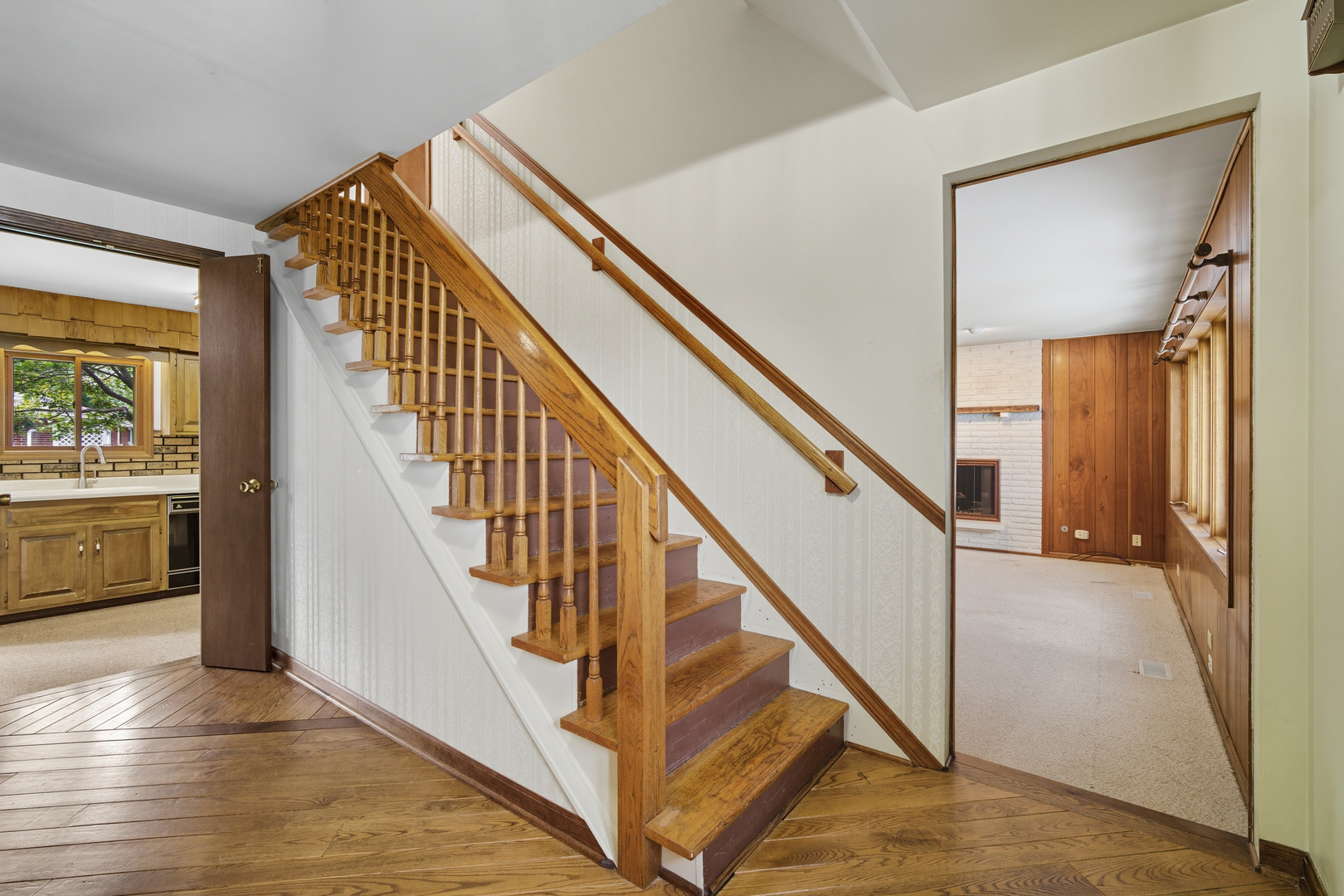 1811 E Maya Lane, Mount Prospect, IL 60056