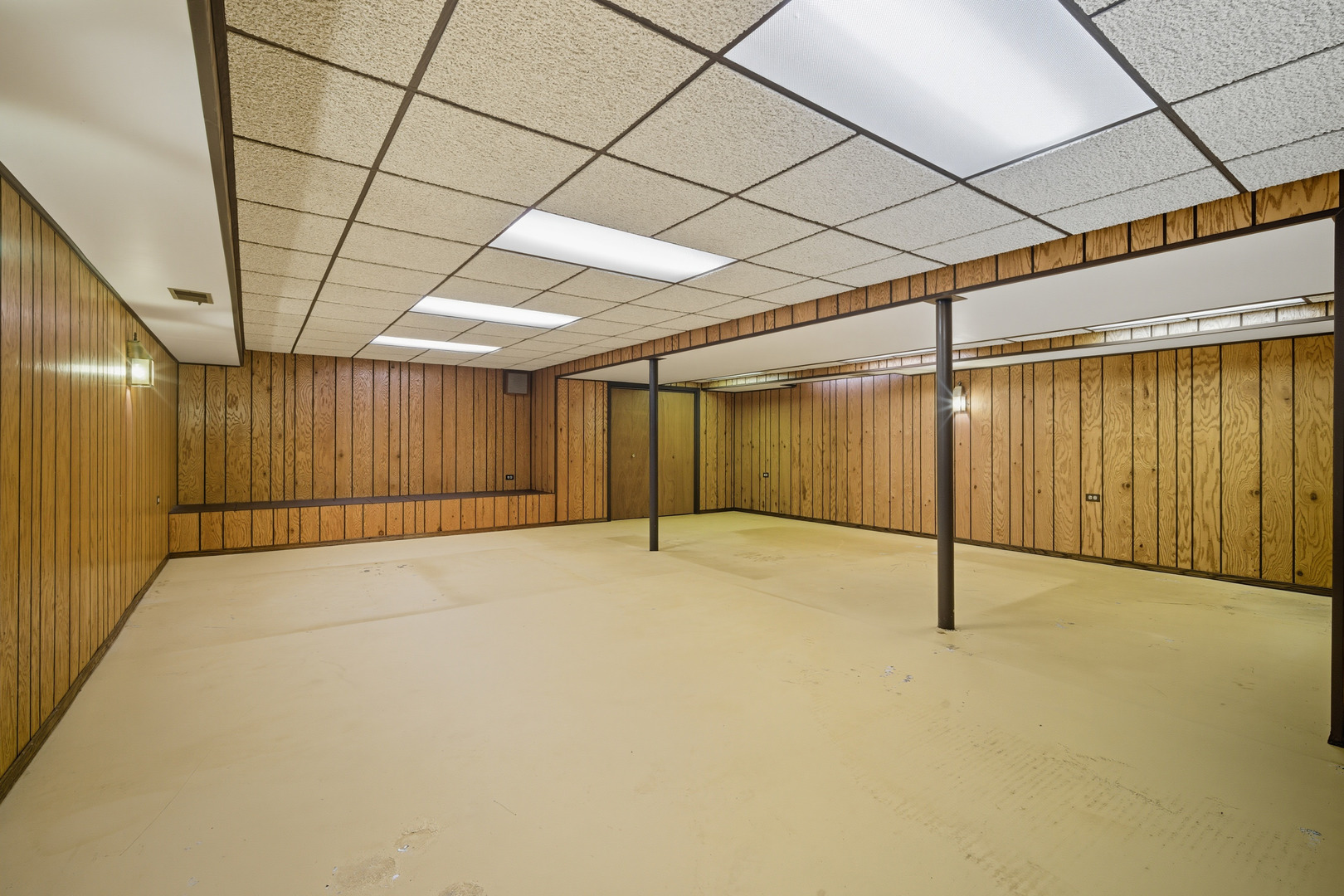 1811 E Maya Lane, Mount Prospect, IL 60056