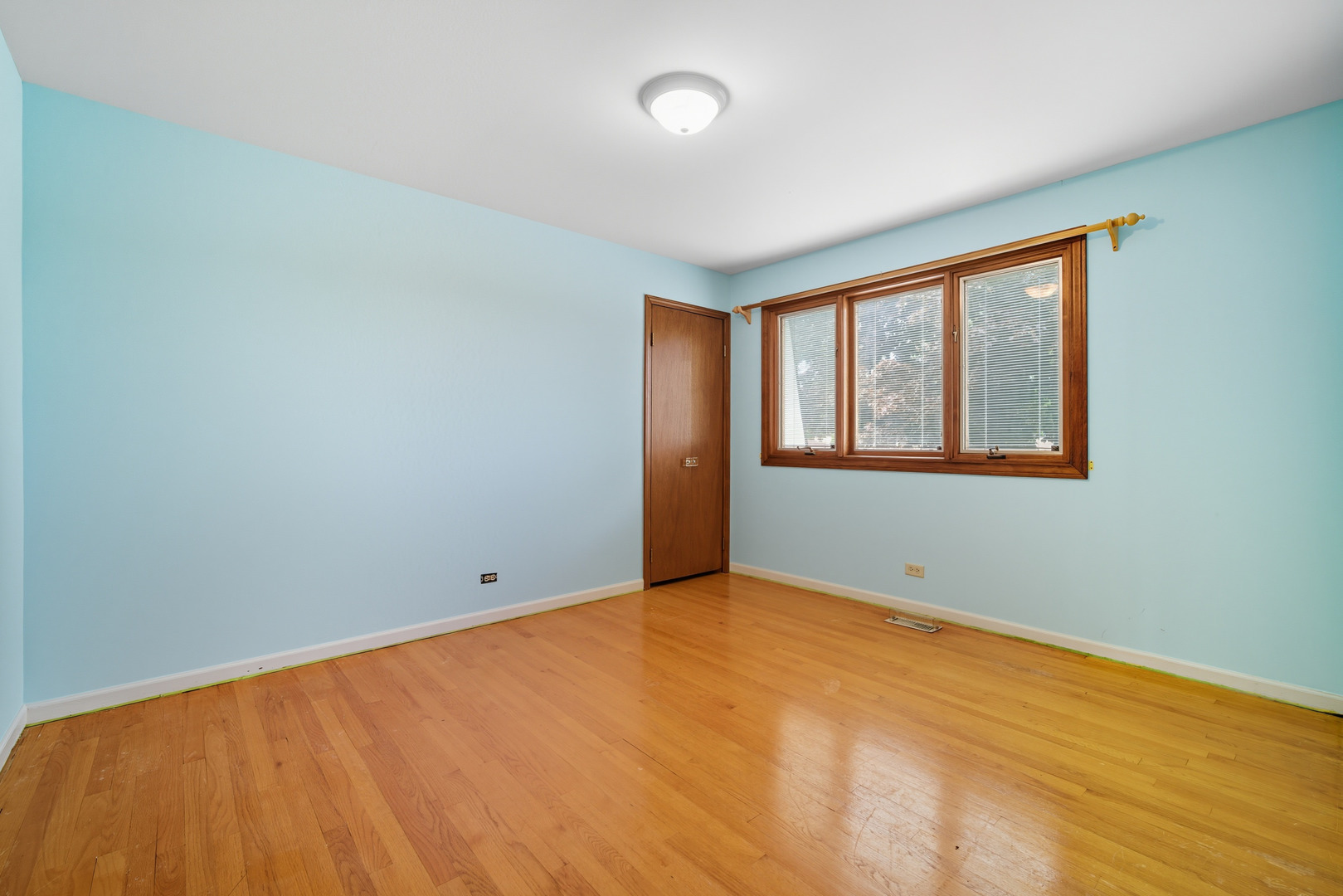 1811 E Maya Lane, Mount Prospect, IL 60056