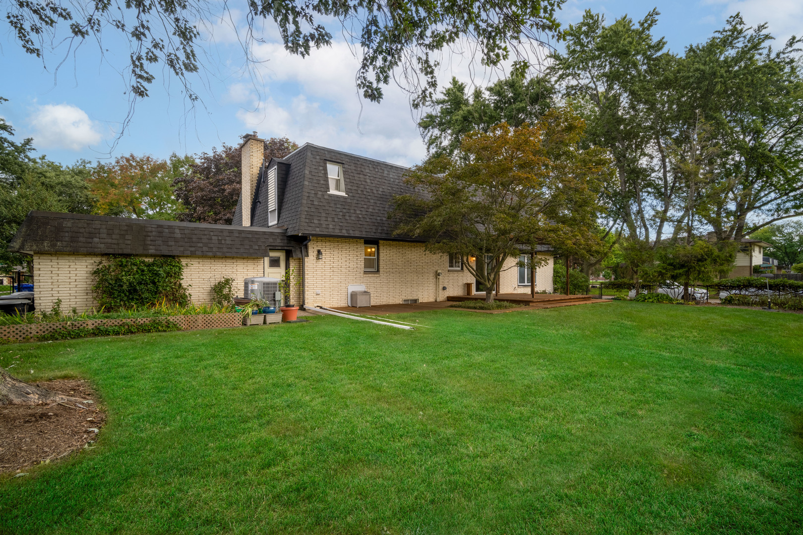 1811 E Maya Lane, Mount Prospect, IL 60056