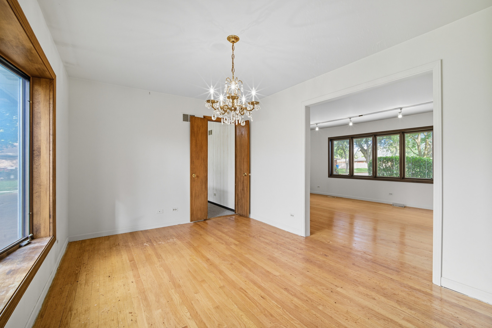 1811 E Maya Lane, Mount Prospect, IL 60056