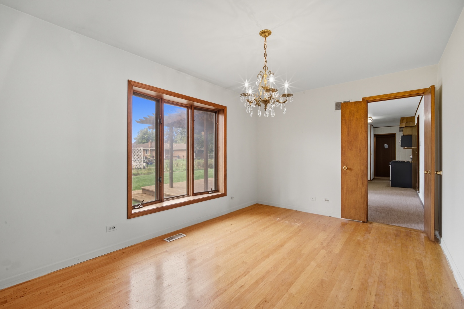 1811 E Maya Lane, Mount Prospect, IL 60056