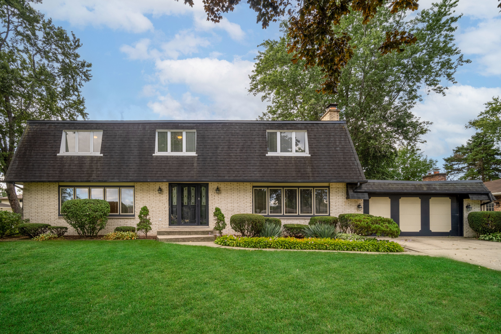 1811 E Maya Lane, Mount Prospect, IL 60056