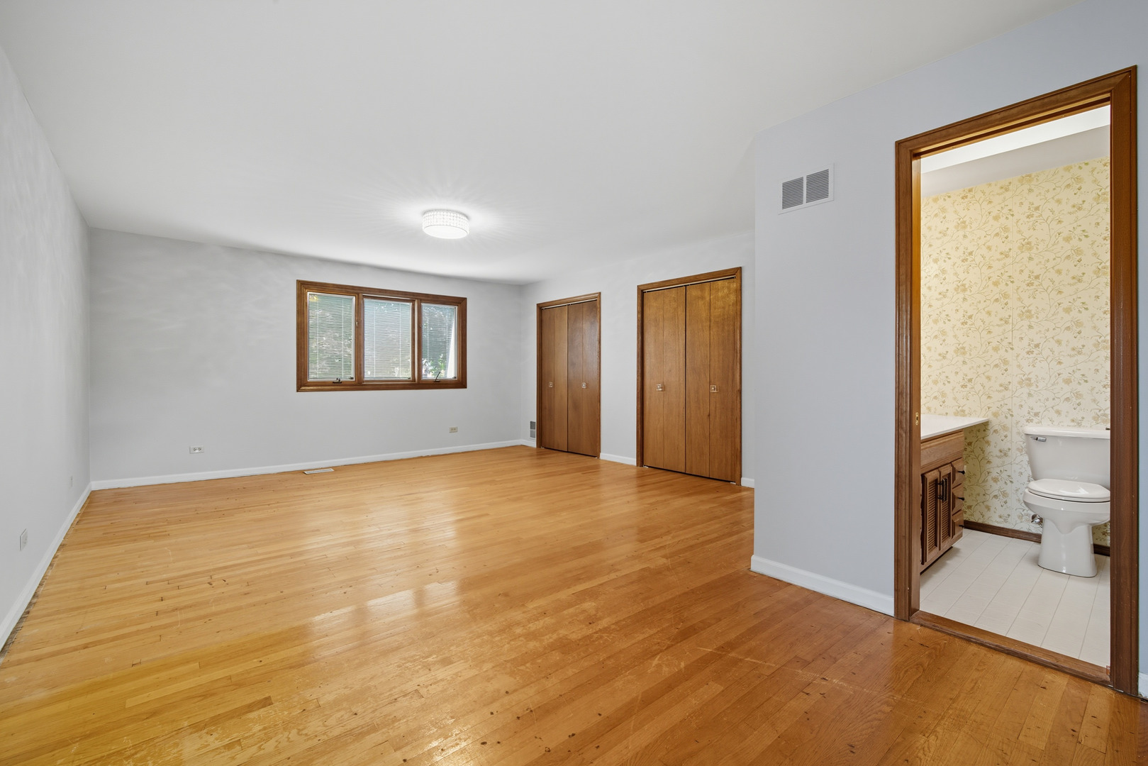 1811 E Maya Lane, Mount Prospect, IL 60056