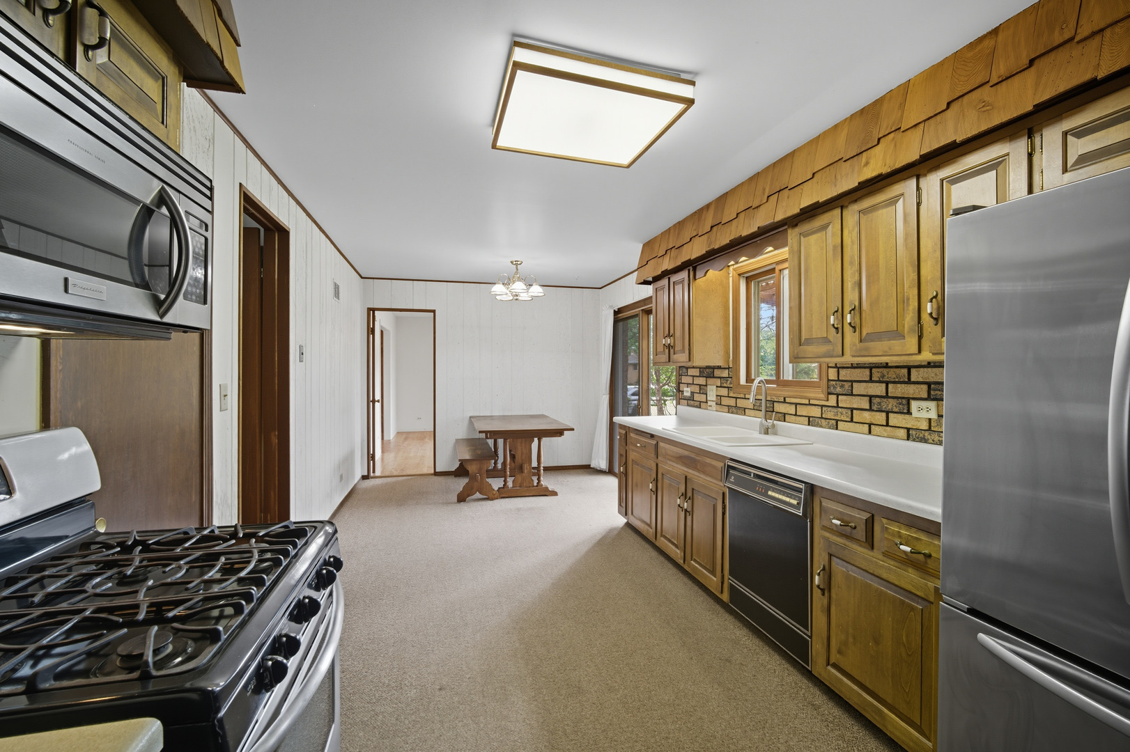 1811 E Maya Lane, Mount Prospect, IL 60056