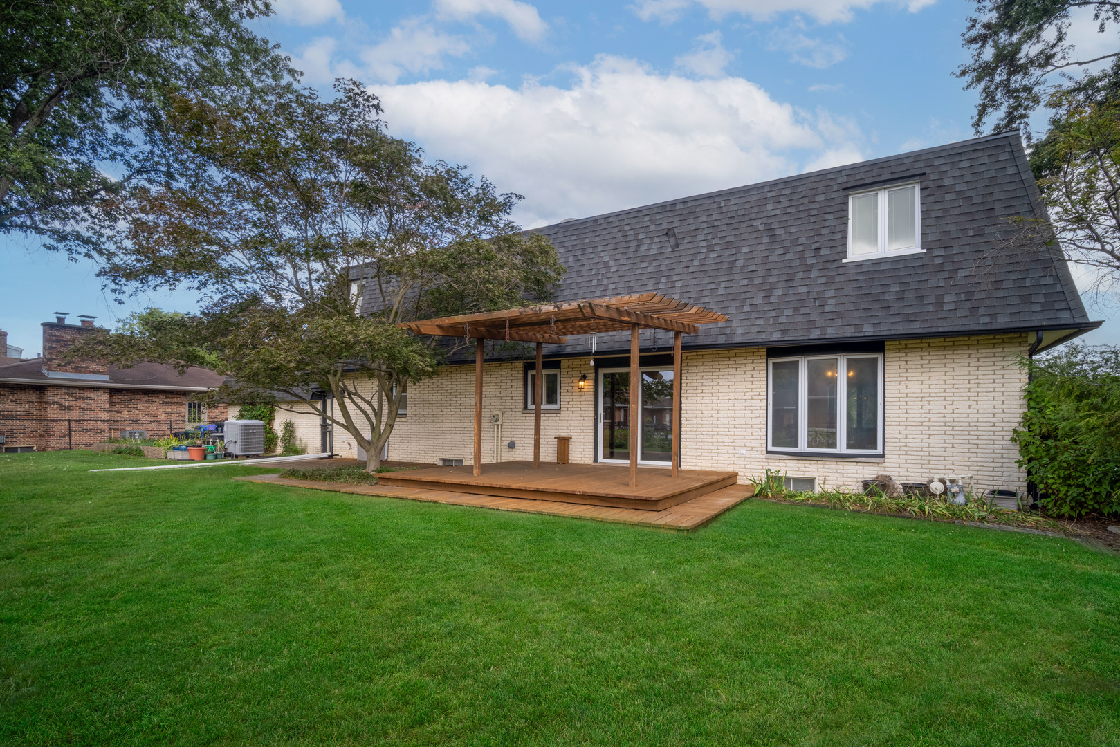 1811 E Maya Lane, Mount Prospect, IL 60056