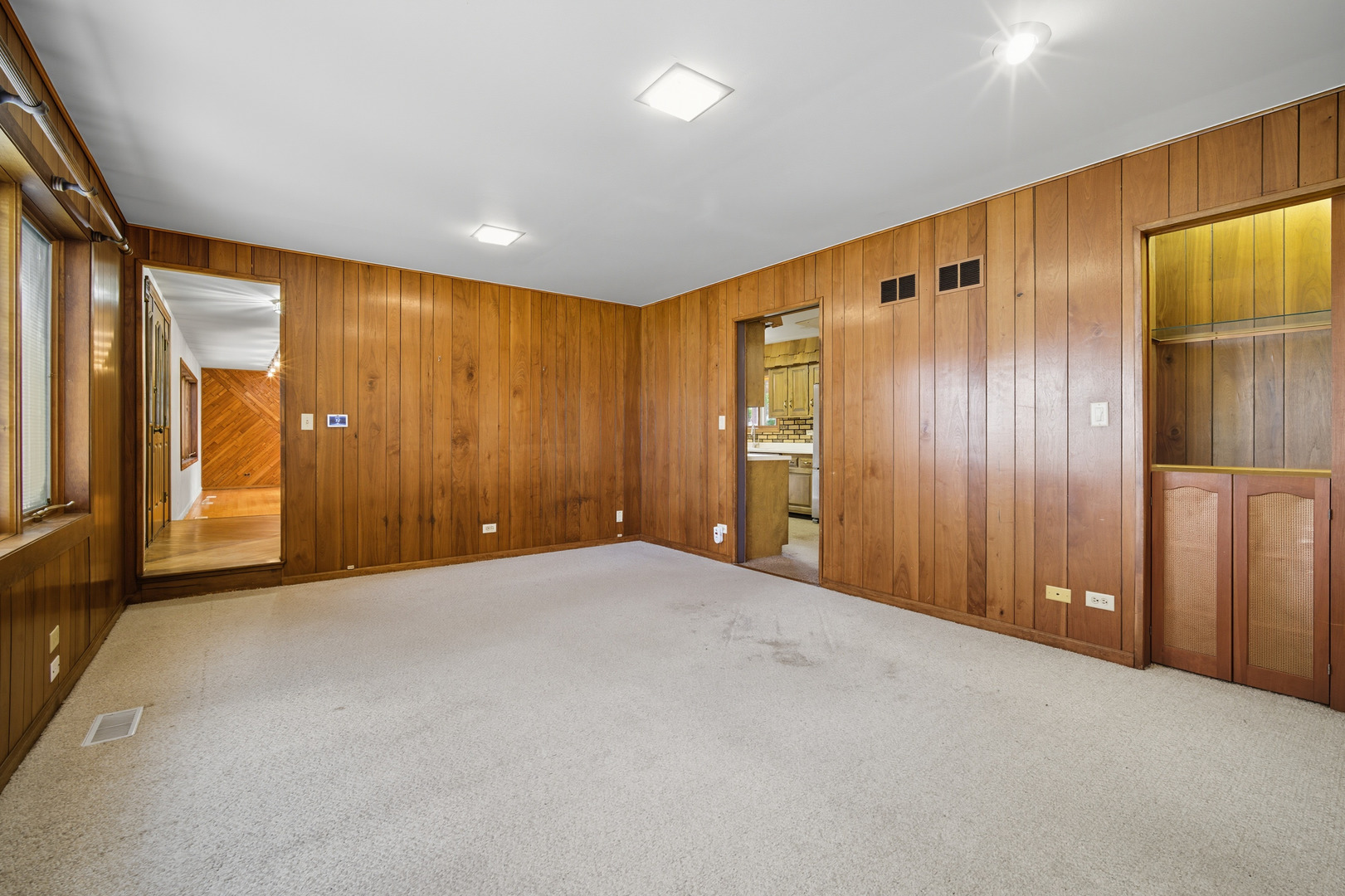 1811 E Maya Lane, Mount Prospect, IL 60056