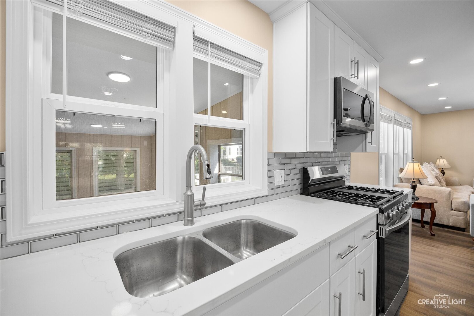 10 Crofton Road, Oswego, IL 60543