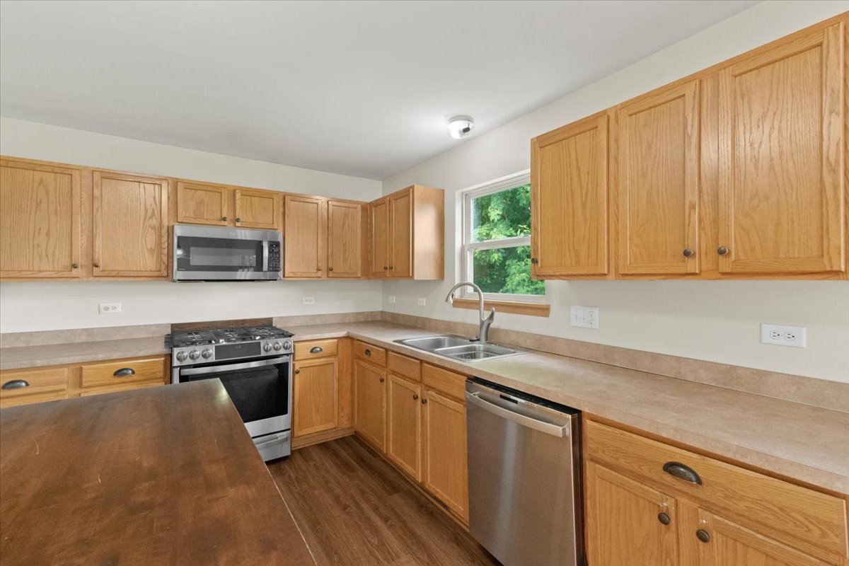 966 Forestview Way, Antioch, IL 60002