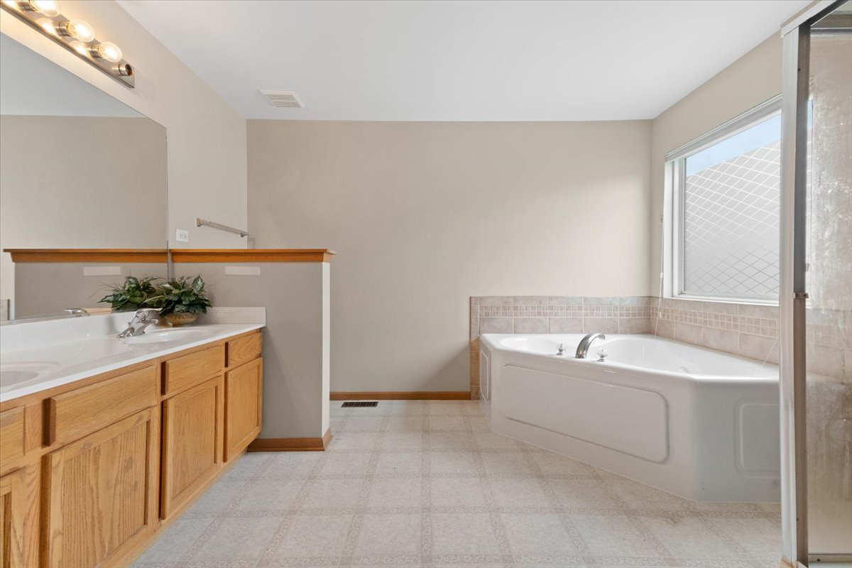 966 Forestview Way, Antioch, IL 60002