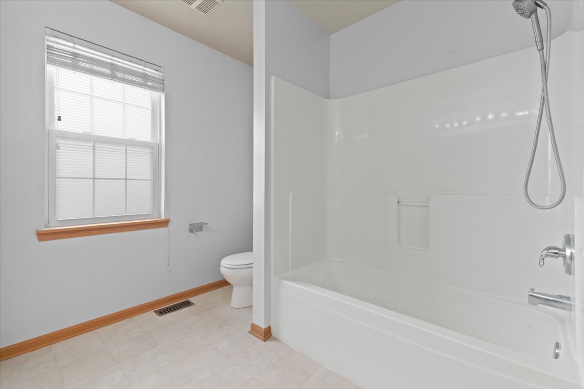 966 Forestview Way, Antioch, IL 60002