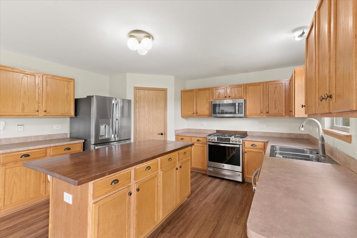 966 Forestview Way, Antioch, IL 60002