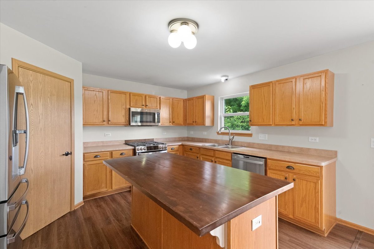 966 Forestview Way, Antioch, IL 60002