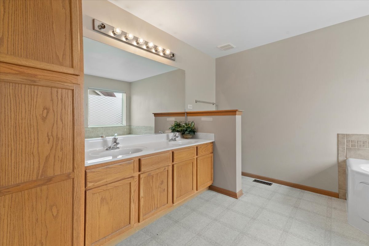 966 Forestview Way, Antioch, IL 60002