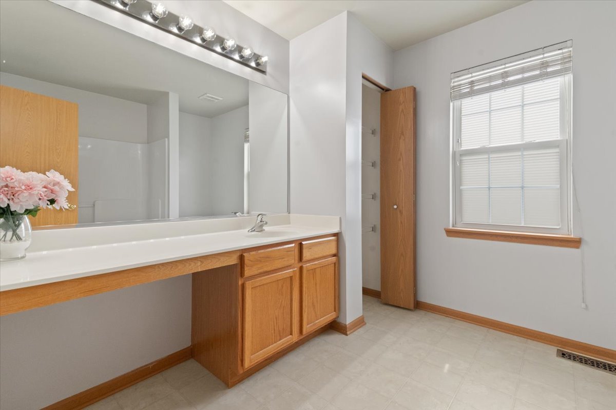 966 Forestview Way, Antioch, IL 60002