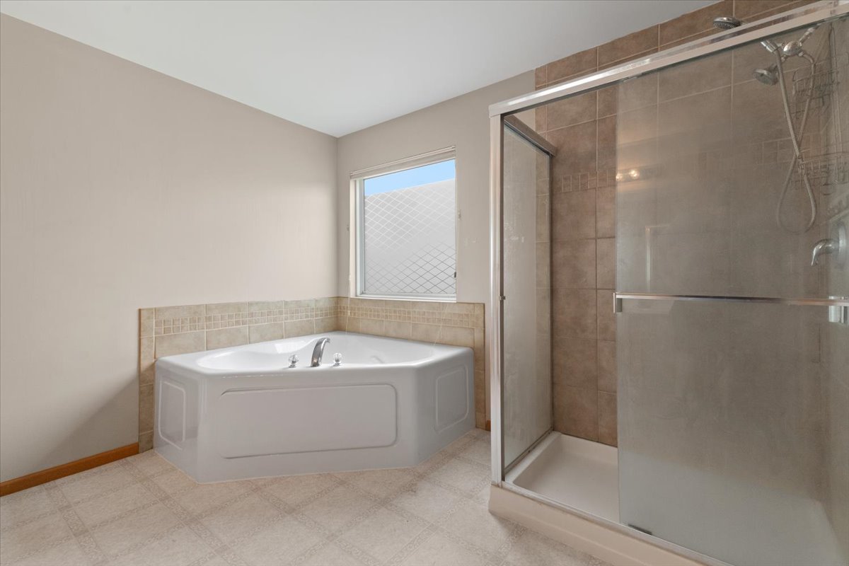 966 Forestview Way, Antioch, IL 60002