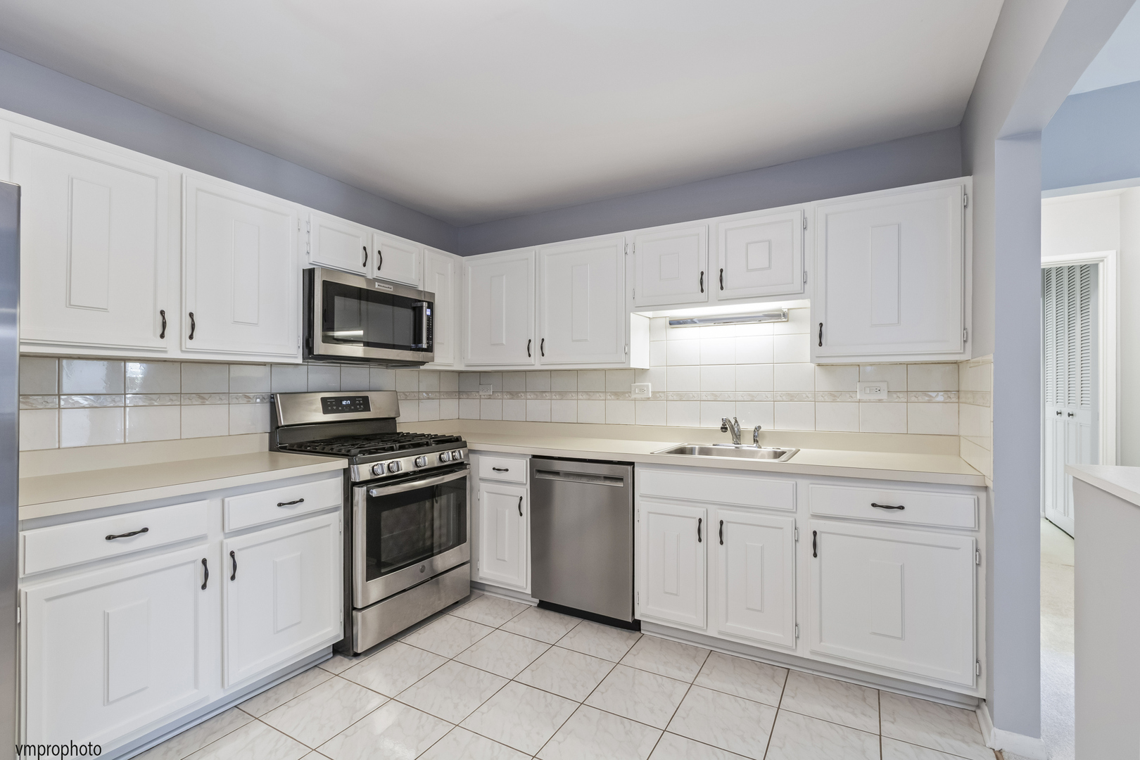 945 E Kenilworth Avenue #318, Palatine, IL 60074