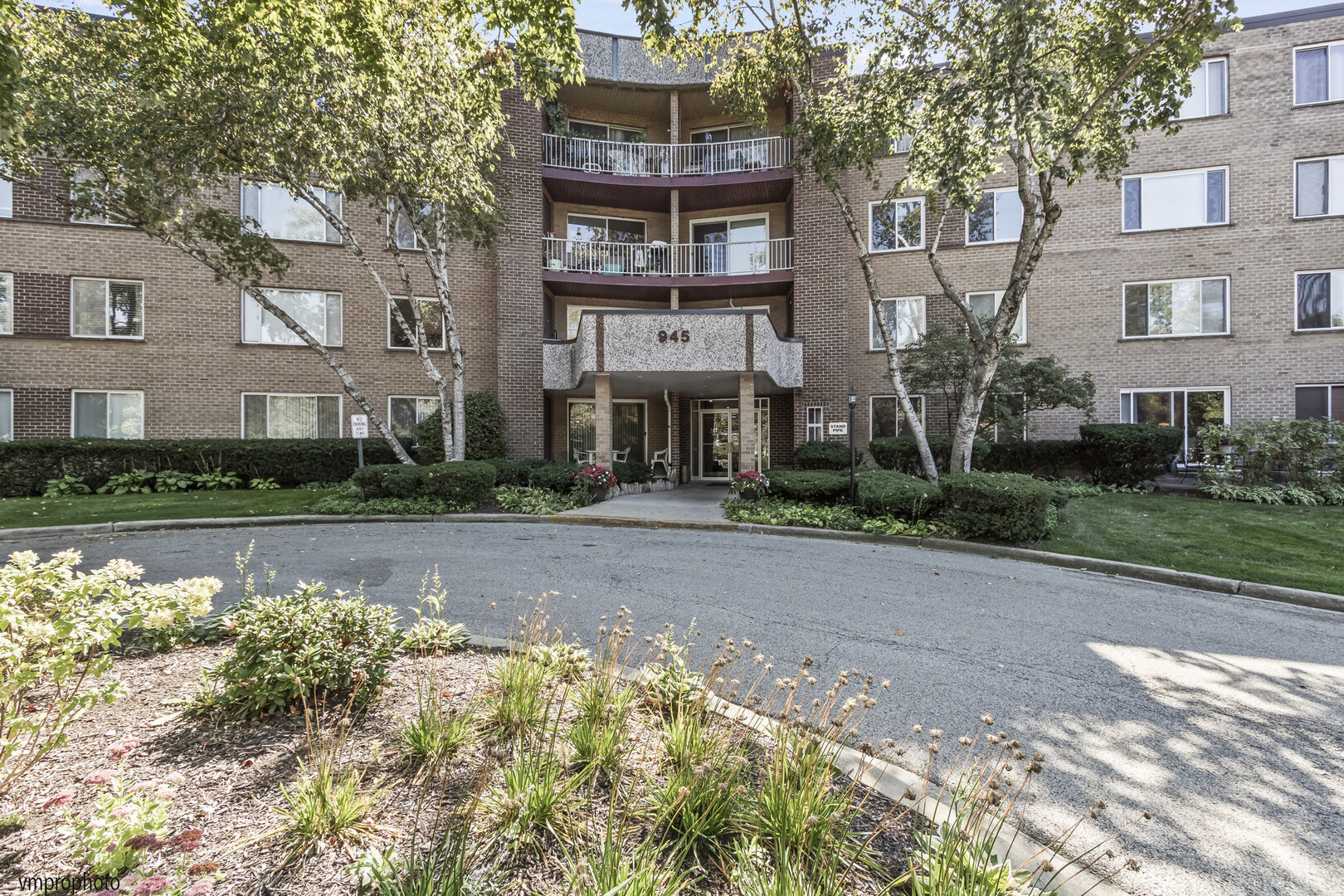 945 E Kenilworth Avenue #318, Palatine, IL 60074