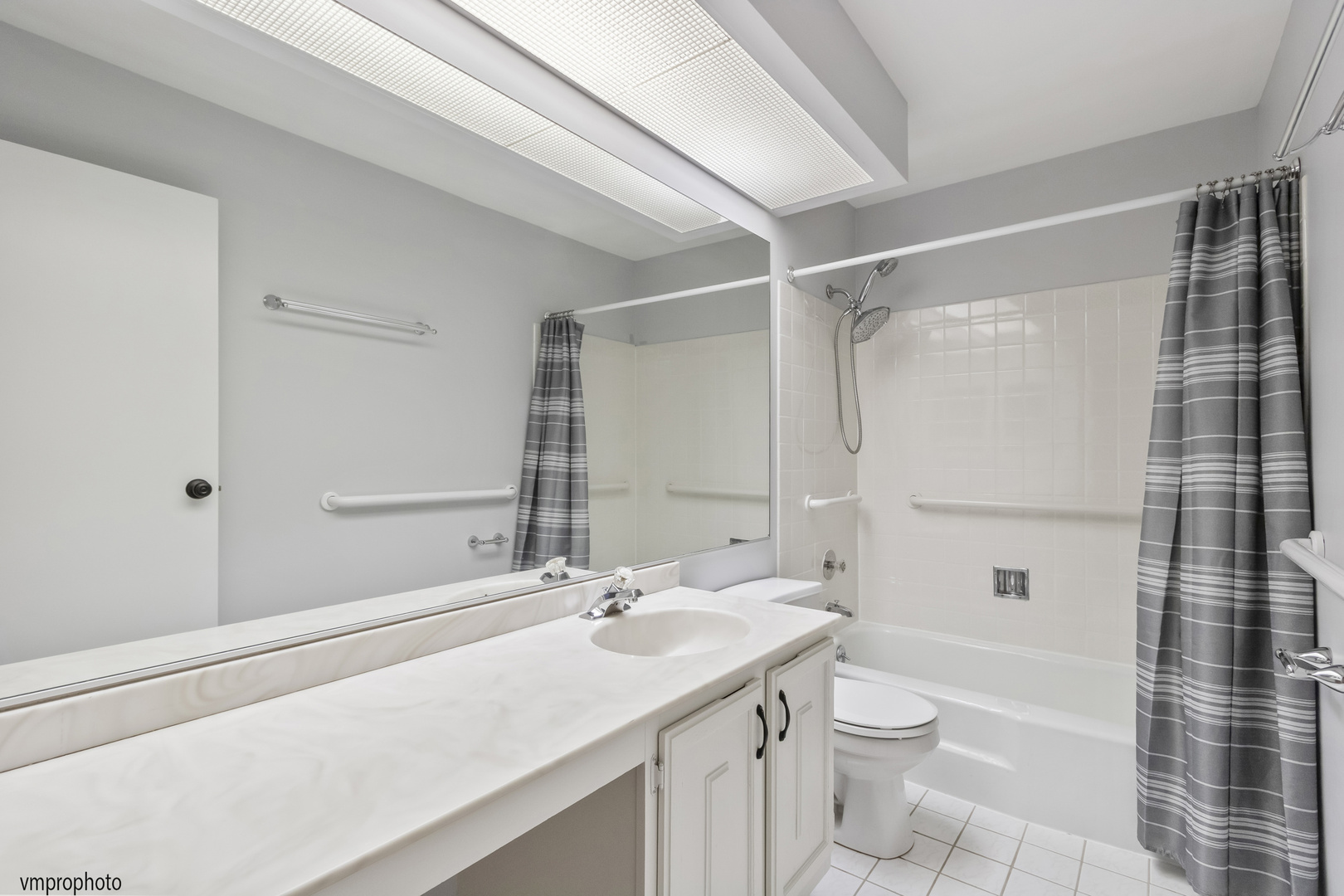 945 E Kenilworth Avenue #318, Palatine, IL 60074