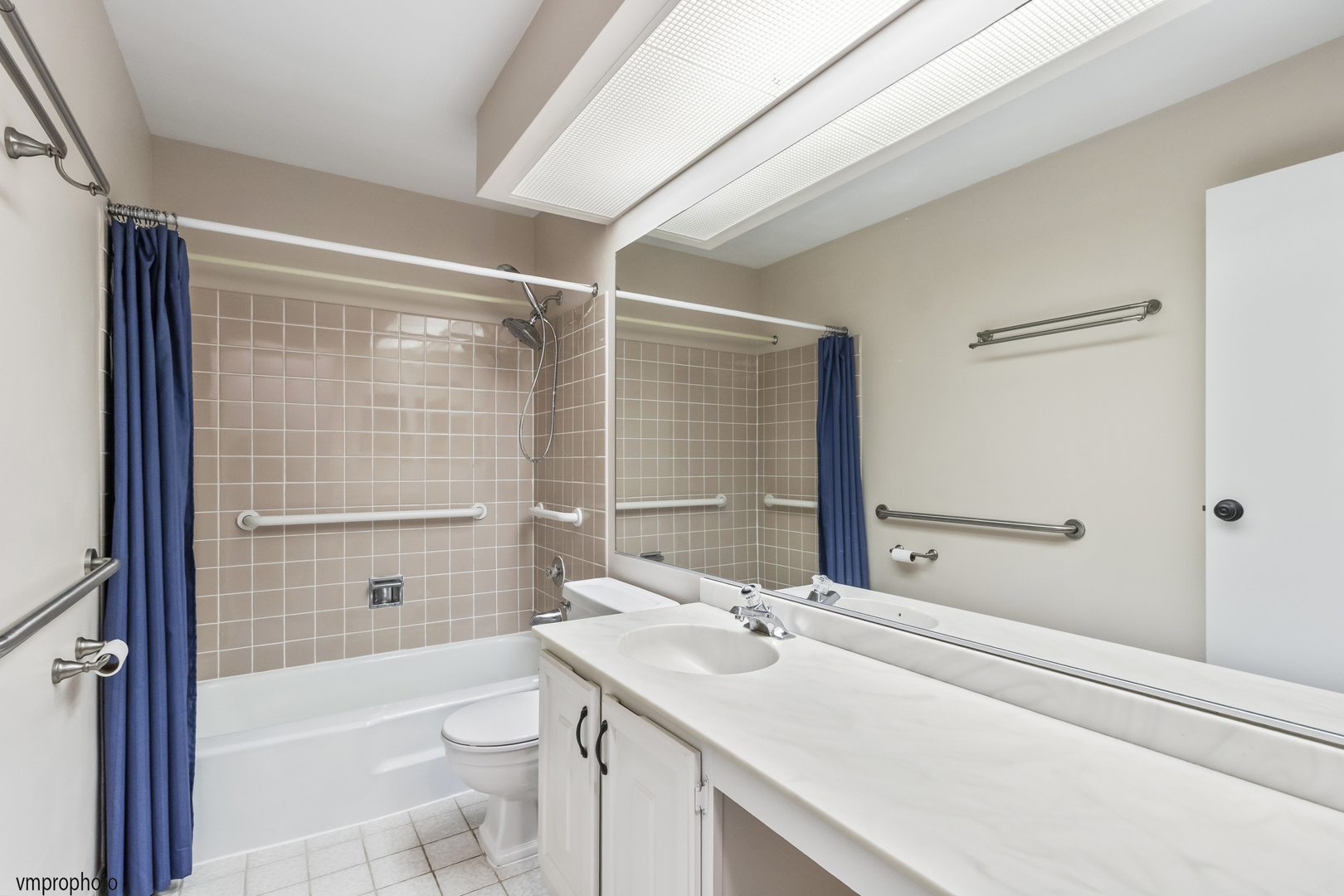 945 E Kenilworth Avenue #318, Palatine, IL 60074