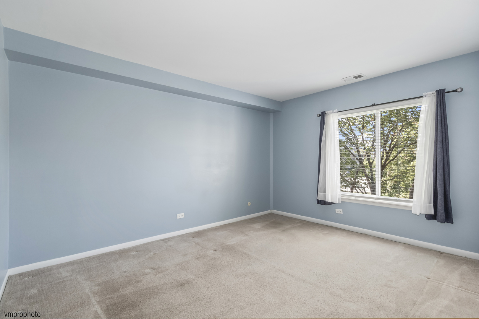 945 E Kenilworth Avenue #318, Palatine, IL 60074