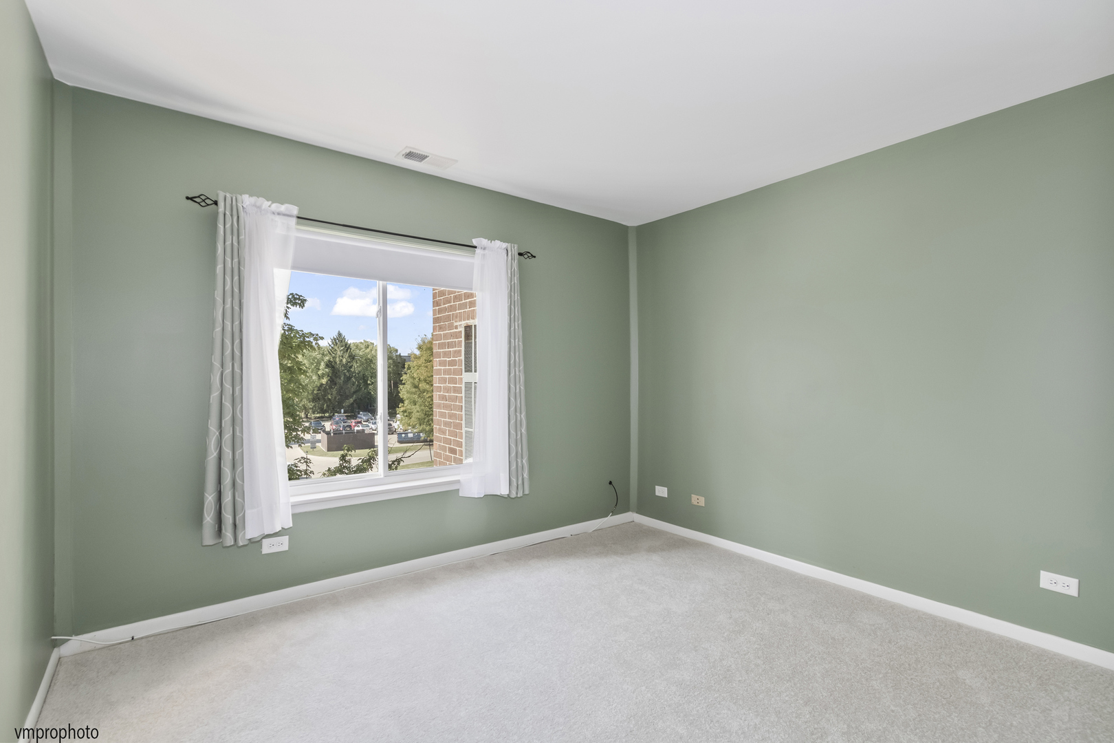 945 E Kenilworth Avenue #318, Palatine, IL 60074