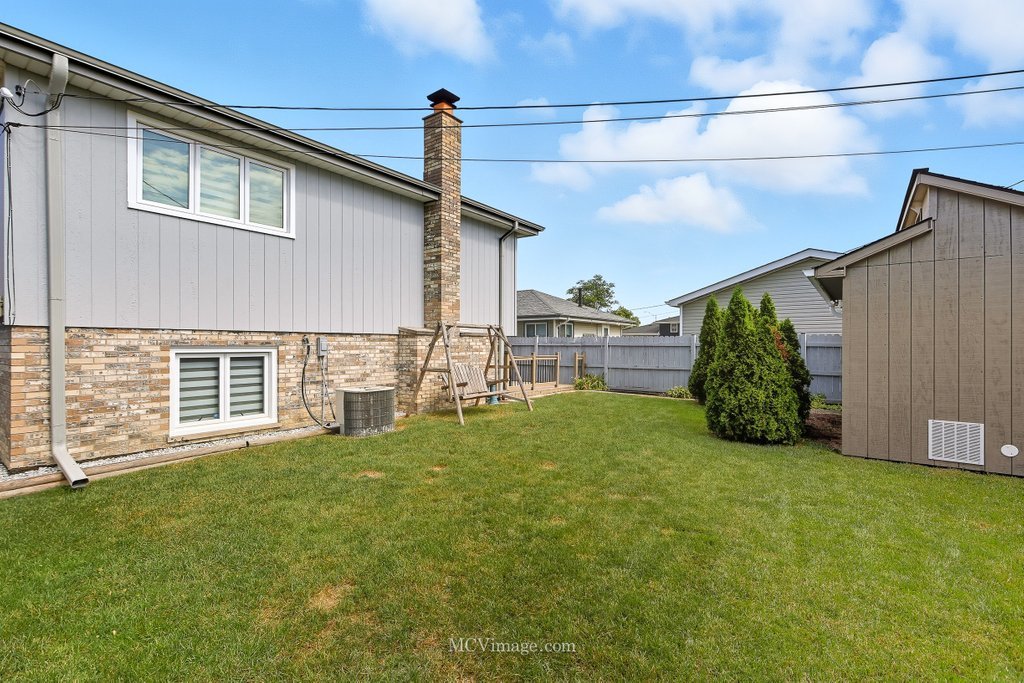 5905 W 89th Street, Oak Lawn, IL 60453