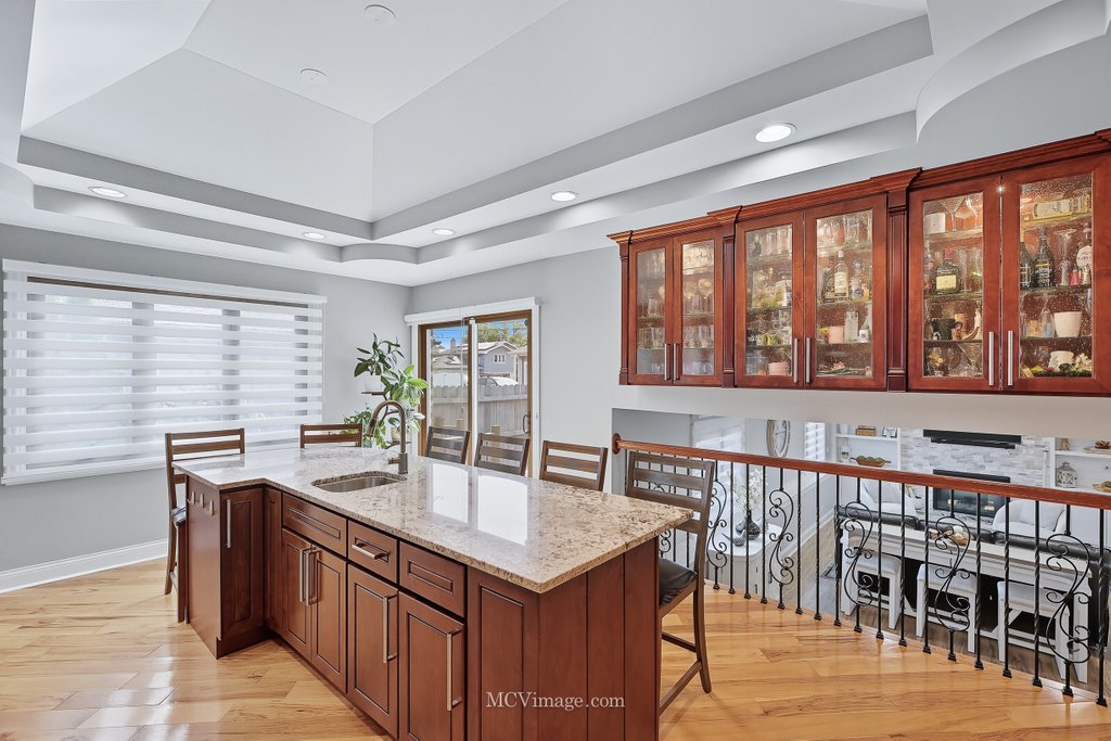 5905 W 89th Street, Oak Lawn, IL 60453