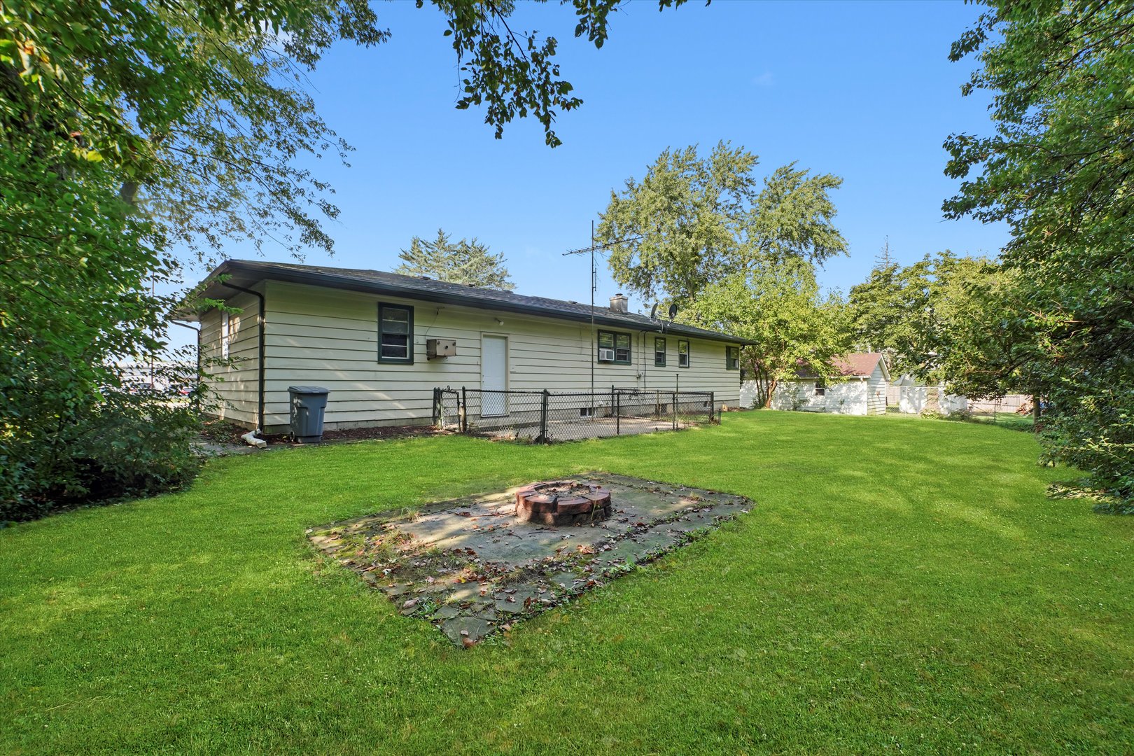 812 Northern Drive, Lockport, IL 60441