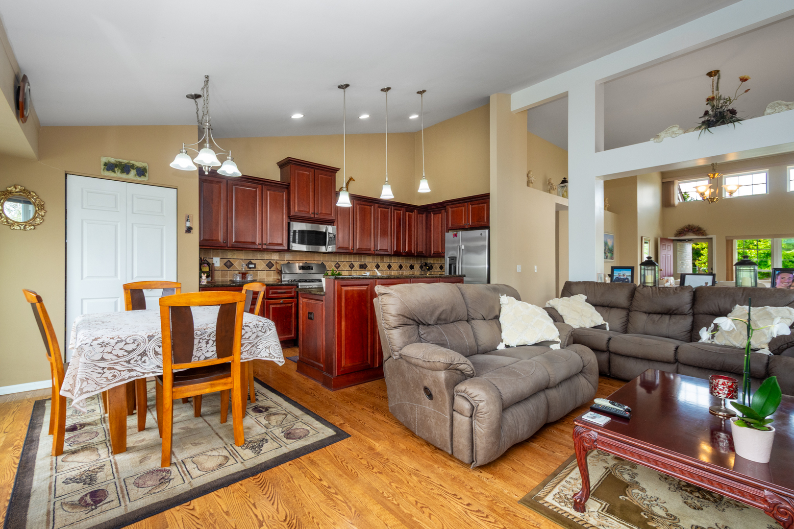 1145 Edgewater Lane, Antioch, IL 60002