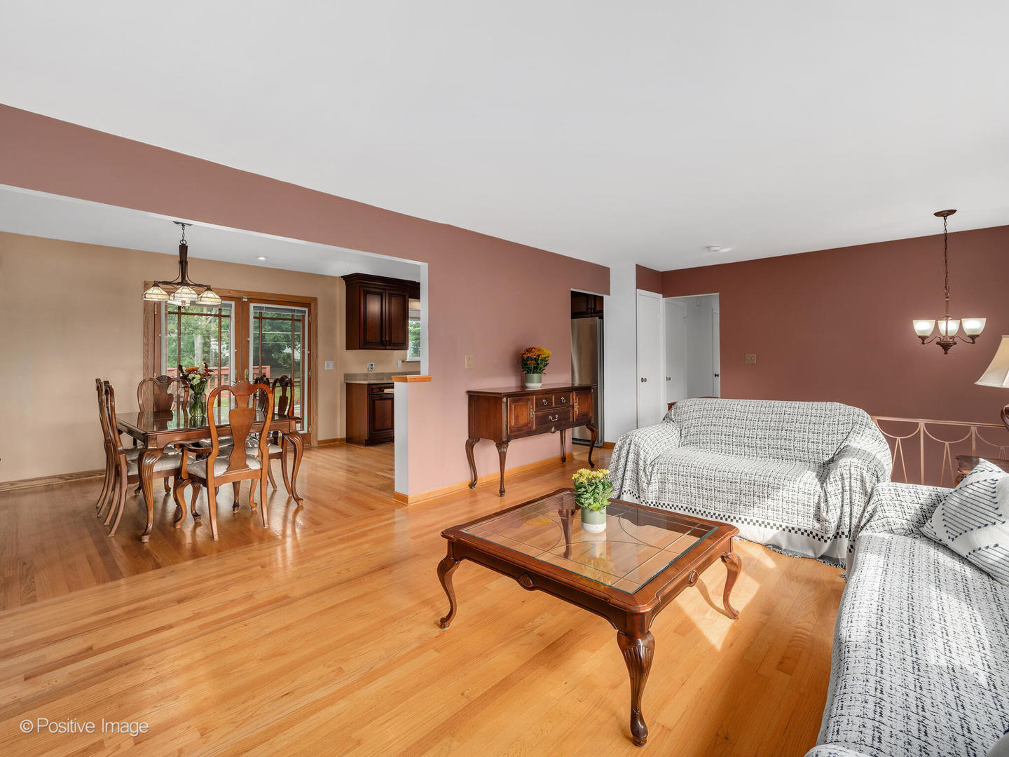 8136 Lindenwood Lane, Woodridge, IL 60517