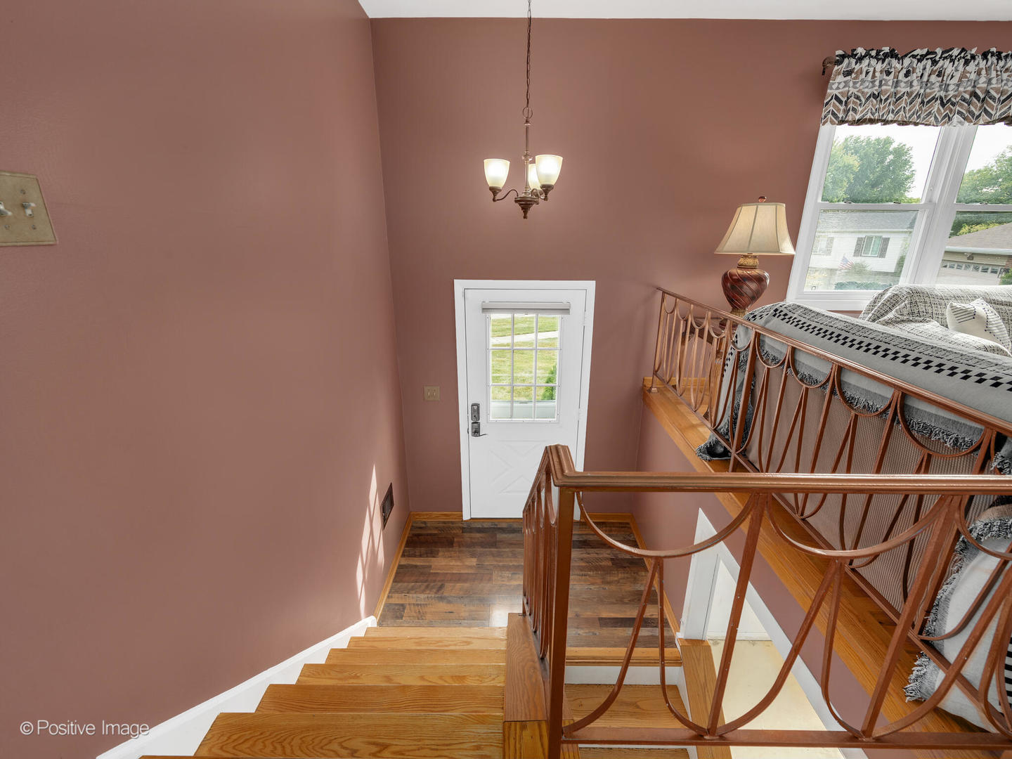 8136 Lindenwood Lane, Woodridge, IL 60517